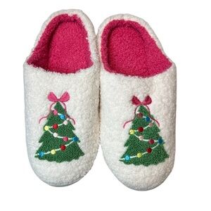 Simply Noelle Sole Envy Slippers Christmas Themed, rubber soles. New W 9/10